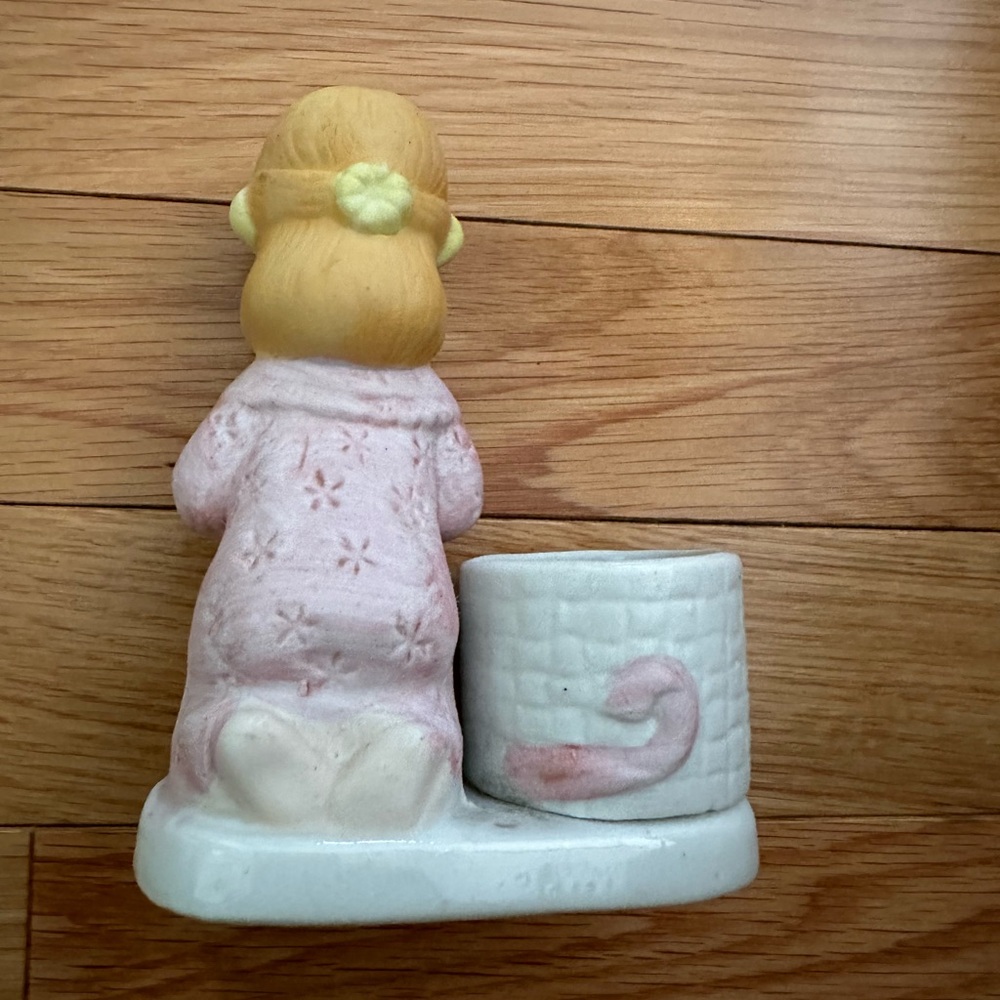 Vintage Lovables Spooner Collingwood hand painted porcelain prayer candleholder - Picture 4 of 4